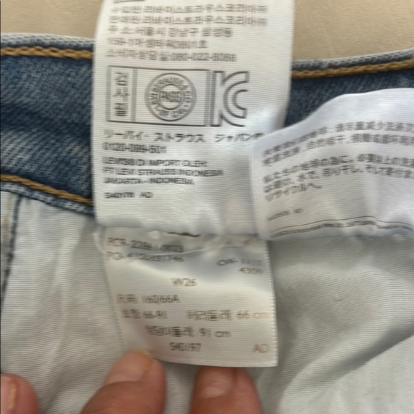 Levi's Classic Light Blue Jeans - Picture 7 of 12